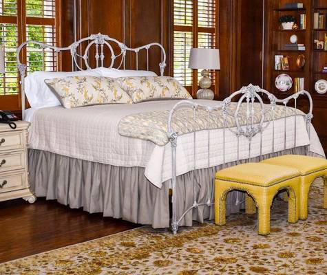 What to Look for When Buying an Antique Iron Bed